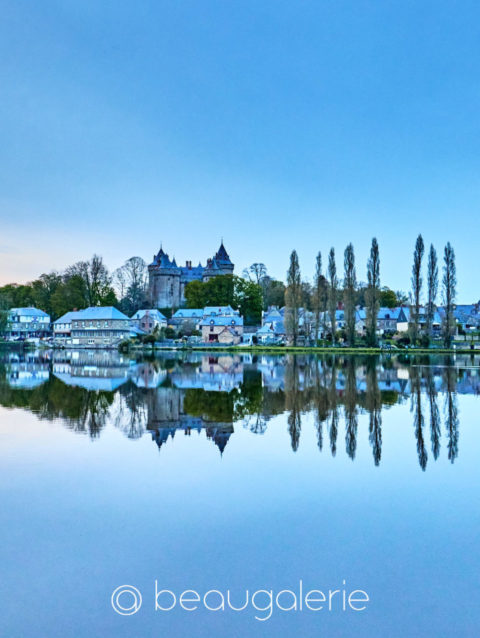 Reflet sur le lac tranquille de Combourg